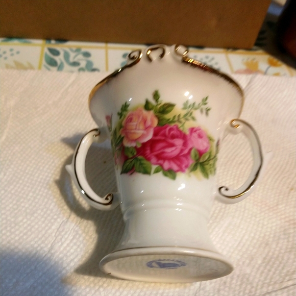 💖 Bone China Vase by Brinton (Taiwan) Roses Both Side & Gold Trim - Picture 7 of 7